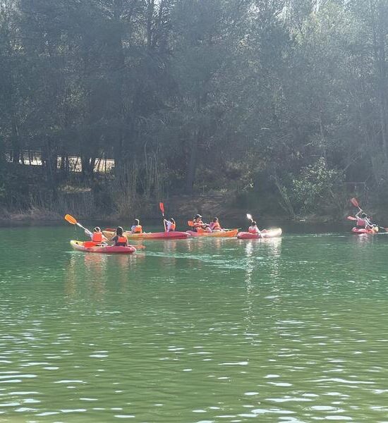 Kayak en el Embalse del Regajo (Jérica, Castellón) – Aventura acuática en plena naturaleza