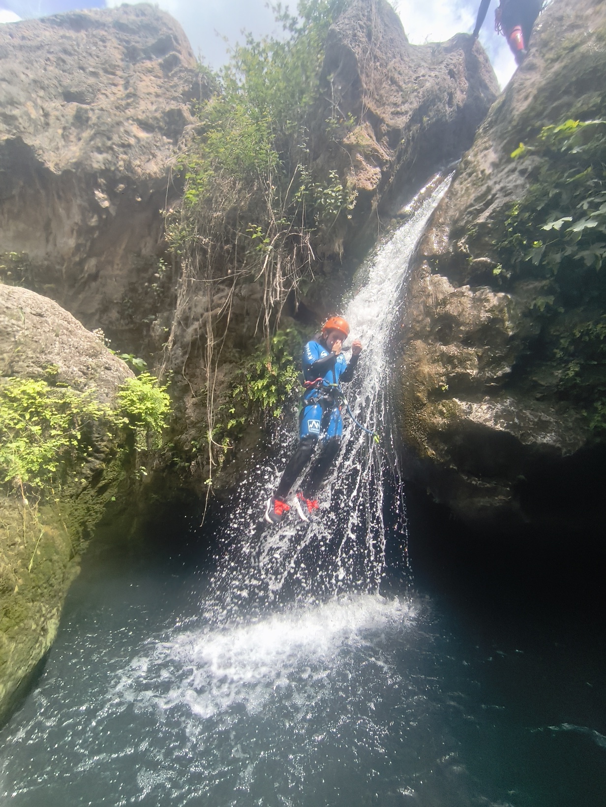 Descenso entre cascadas y pozas